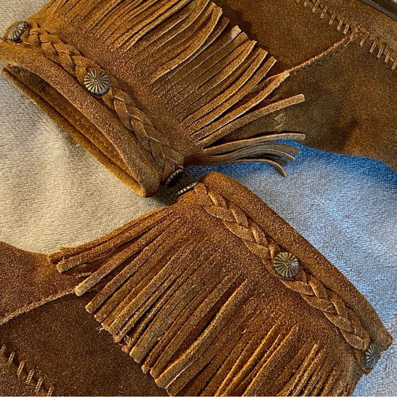 Minnetonka fringe boots - Picture 7 of 11
